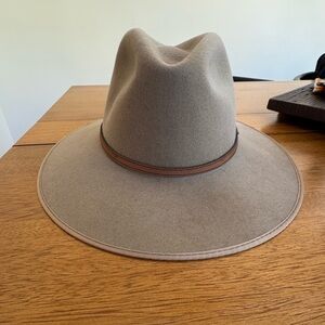 Women’s Stetson 100% wool hat size medium